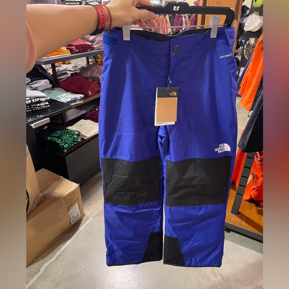 Brand New! The North Face’s Boys S Blue with Black Snow pants!